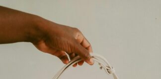 Moda Haftalarında Saç Bandı Kullanımı: Şıklığı Artıran İpuçları