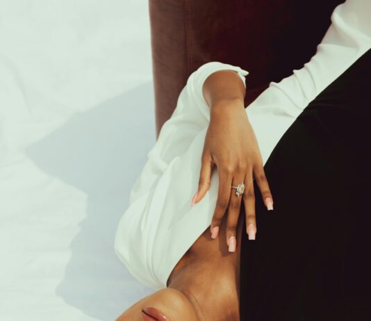 Influencer Saç Bandı Favorileri: Şıklığı ve Rahatlığı Keşfedin!