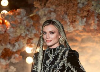 Abiye Saç Aksesuar Önerileri: Şıklığınızı Zirveye Taşıyacak Fikirler