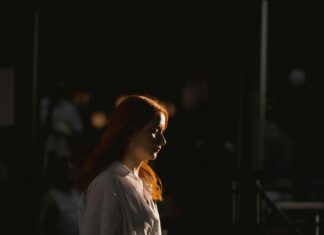 Minimalist Saç Bandı Önerileri: Şıklığınızı Artıracak İpuçları