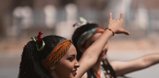 Festival Kombini İçin Saç Bandı: Şıklığı Yakalamanın Sırları