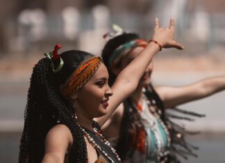 Festival Kombini İçin Saç Bandı: Şıklığı Yakalamanın Sırları