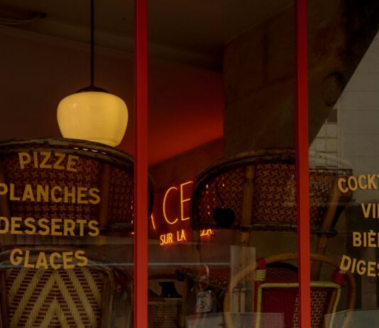 Saç Aksesuarı İle Cool Görünüm: Şıklığı Yakalamanın Sırları