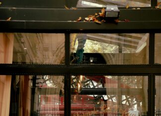 Saç Tokaları İle Kişisel Stil Yaratma: Şıklığın Sırları Açıklanıyor