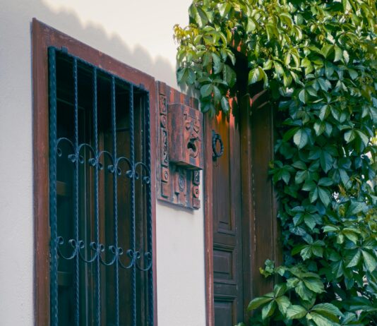 Sokak Stili Ve Saç Bandı Uyumu: Şıklığın Sırları Neler?