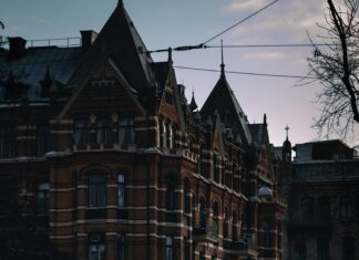 Seyahat İçin İdeal Saç Tokaları: En Şık ve Pratik Seçenekler