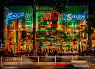 Sadelikte Şıklık İçin Saç Tokası: En Etkileyici Stiller Nasıl Yapılır?