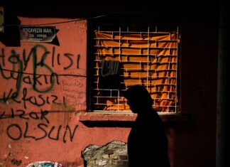 Sokak Modasında Toka: Şıklığınızı Zirveye Taşıyacak Fikirler!