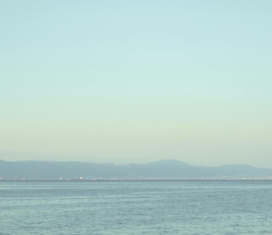 Saç Bandı İle Yaz Makyajı: Doğal ve Çarpıcı Görünmenin Sırları