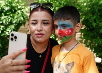 Saç Tokası Modasında Son Trendler: Şıklığı Yakalamanın Sırları