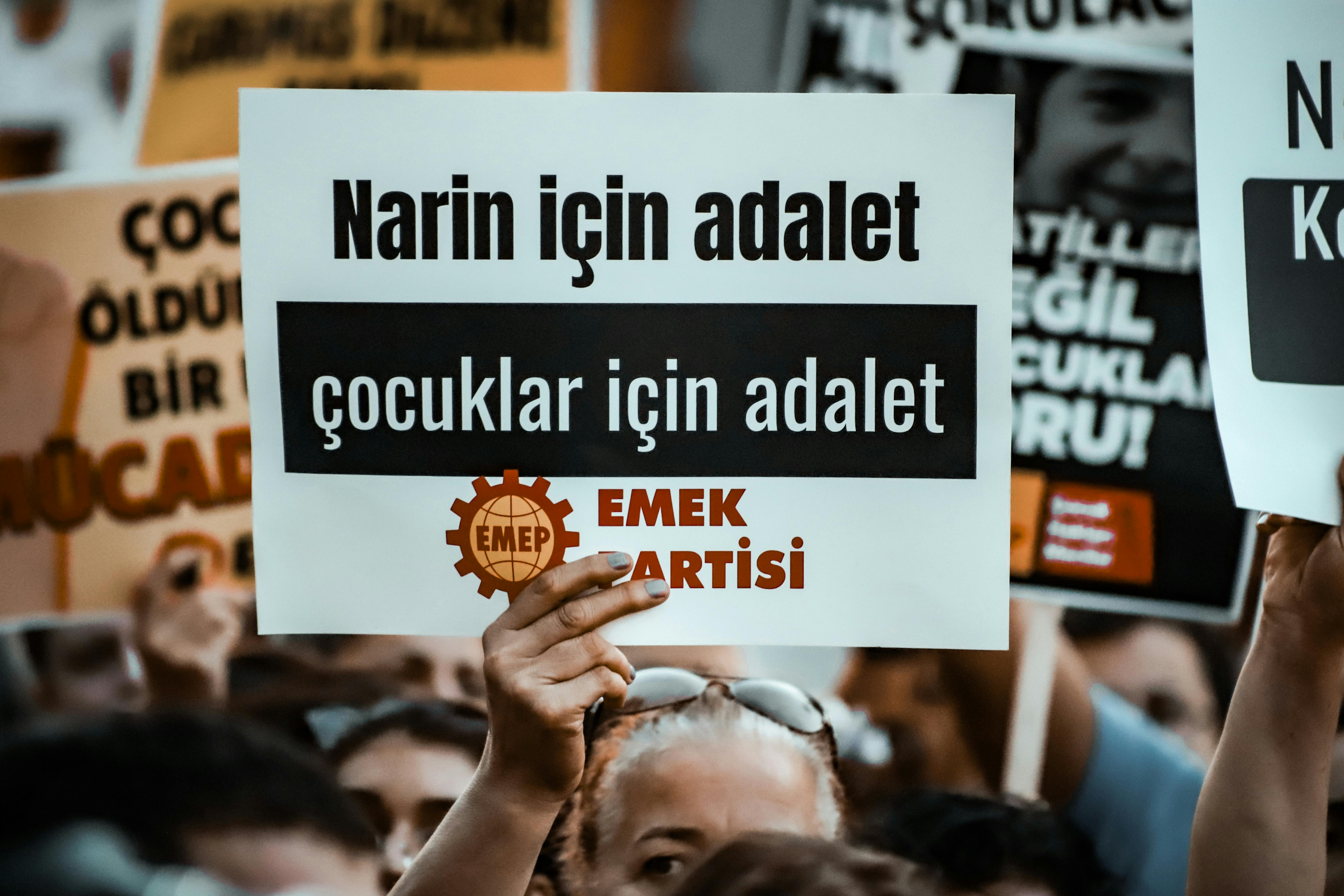 Kısa Saçlar İçin Toka Önerisi: Şıklığı Yakalamanın Sırları