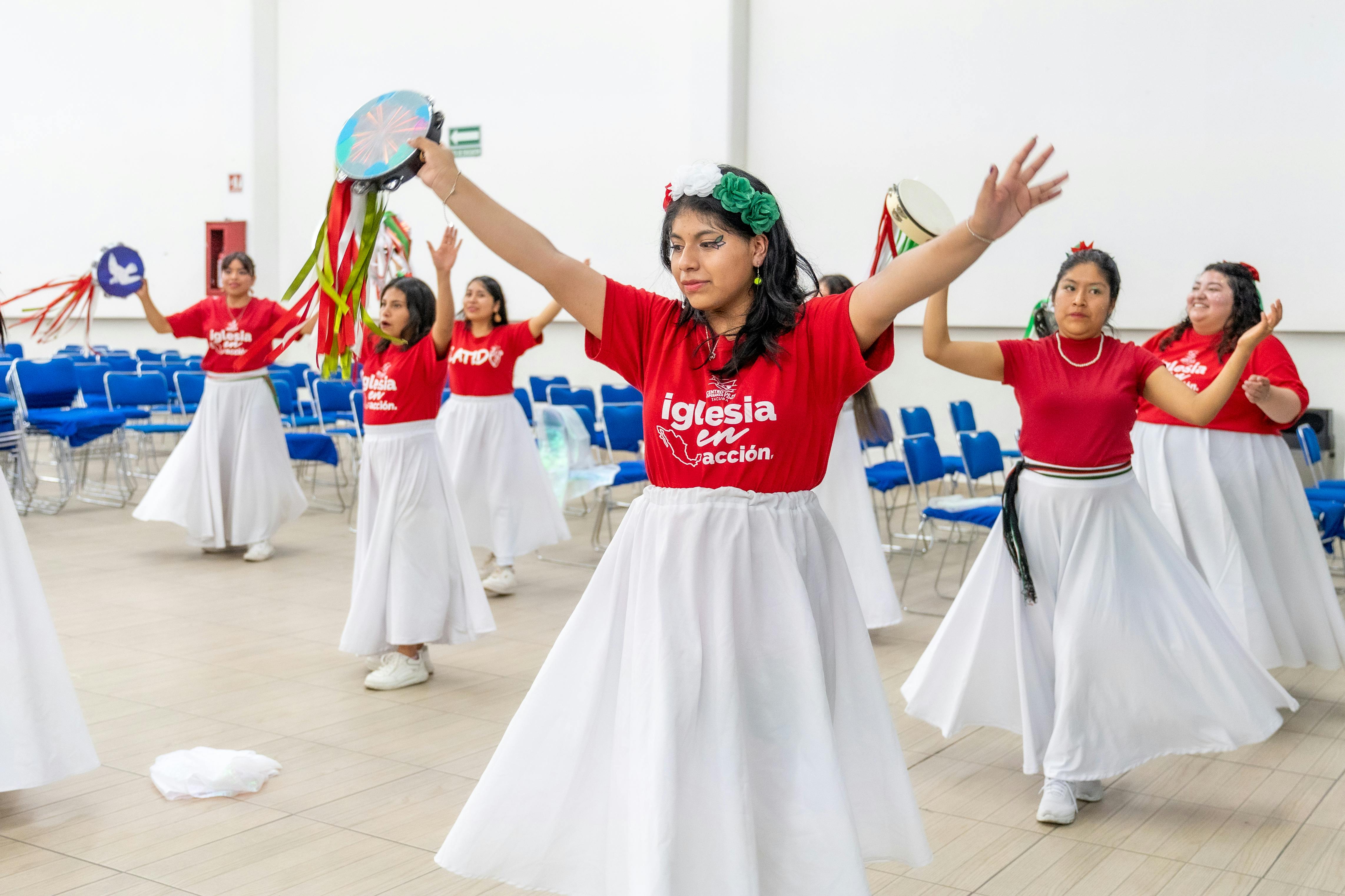 Sade Toka Kombinleri İle Şıklığı Yakalayın: En İyi İpuçları